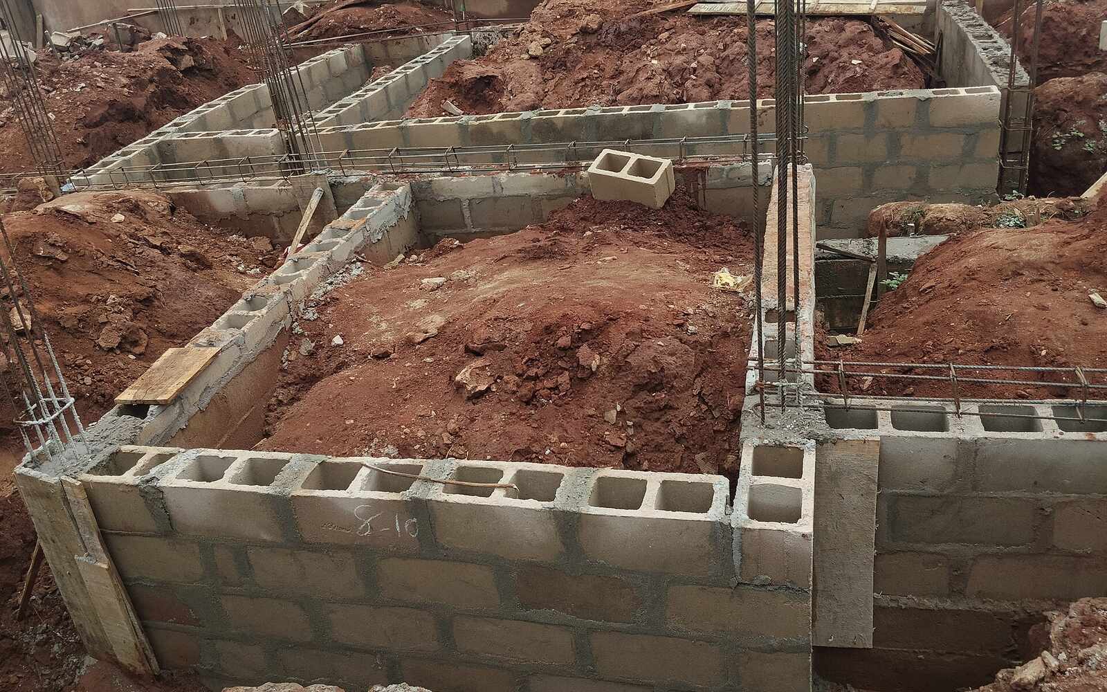 Concrete-block foundation walls with steel reinforcement under construction